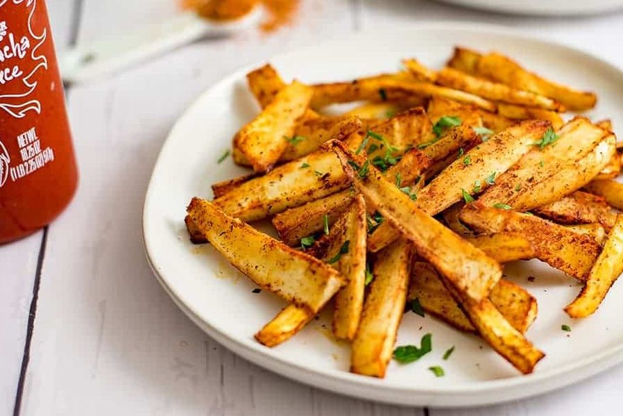 A plate of Cajun fries